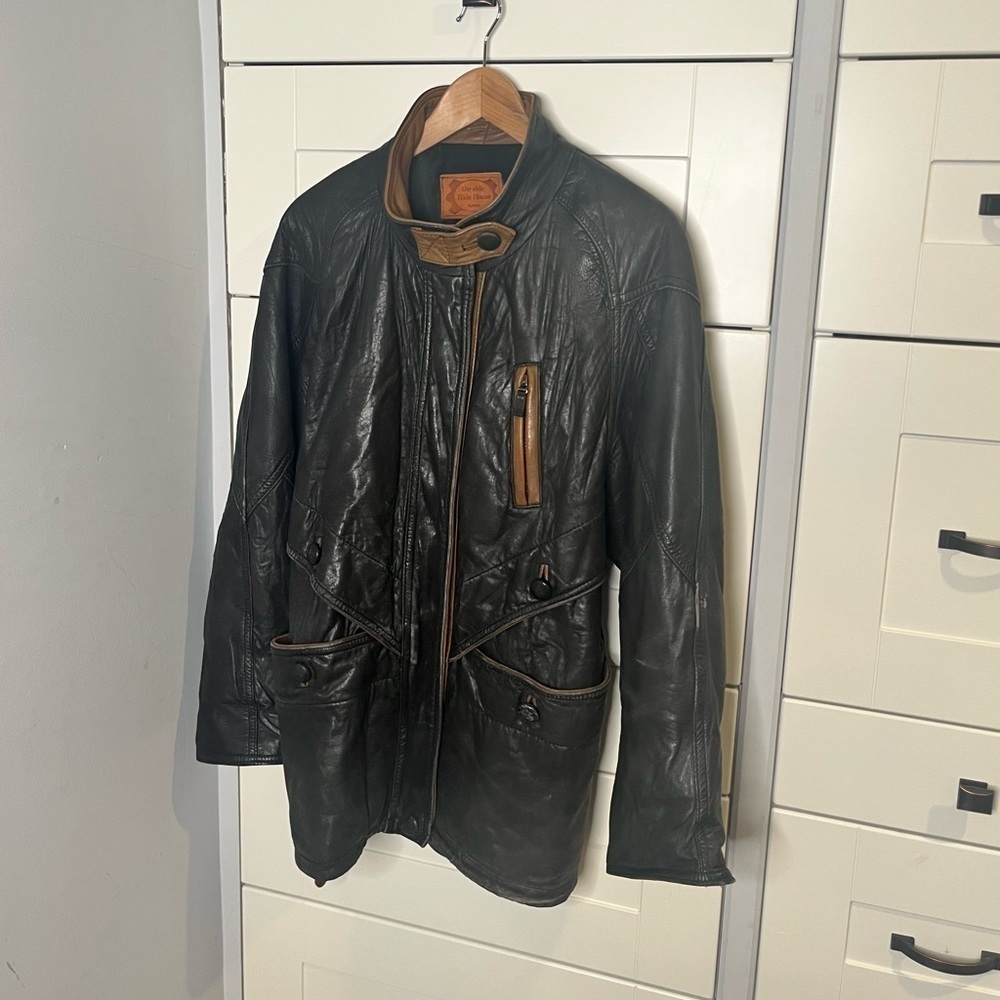 The olde Hide House. S. Vintage leather coat. Brown black. Pockets. Buttons. Zip